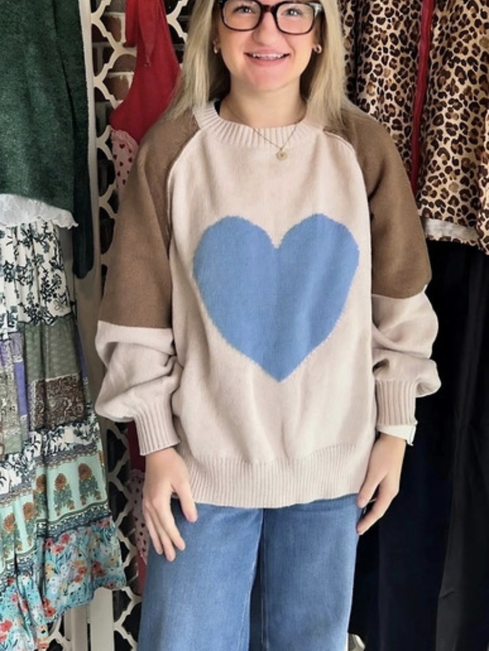 Easel Light As Love Heart Patch Pullover Color Block